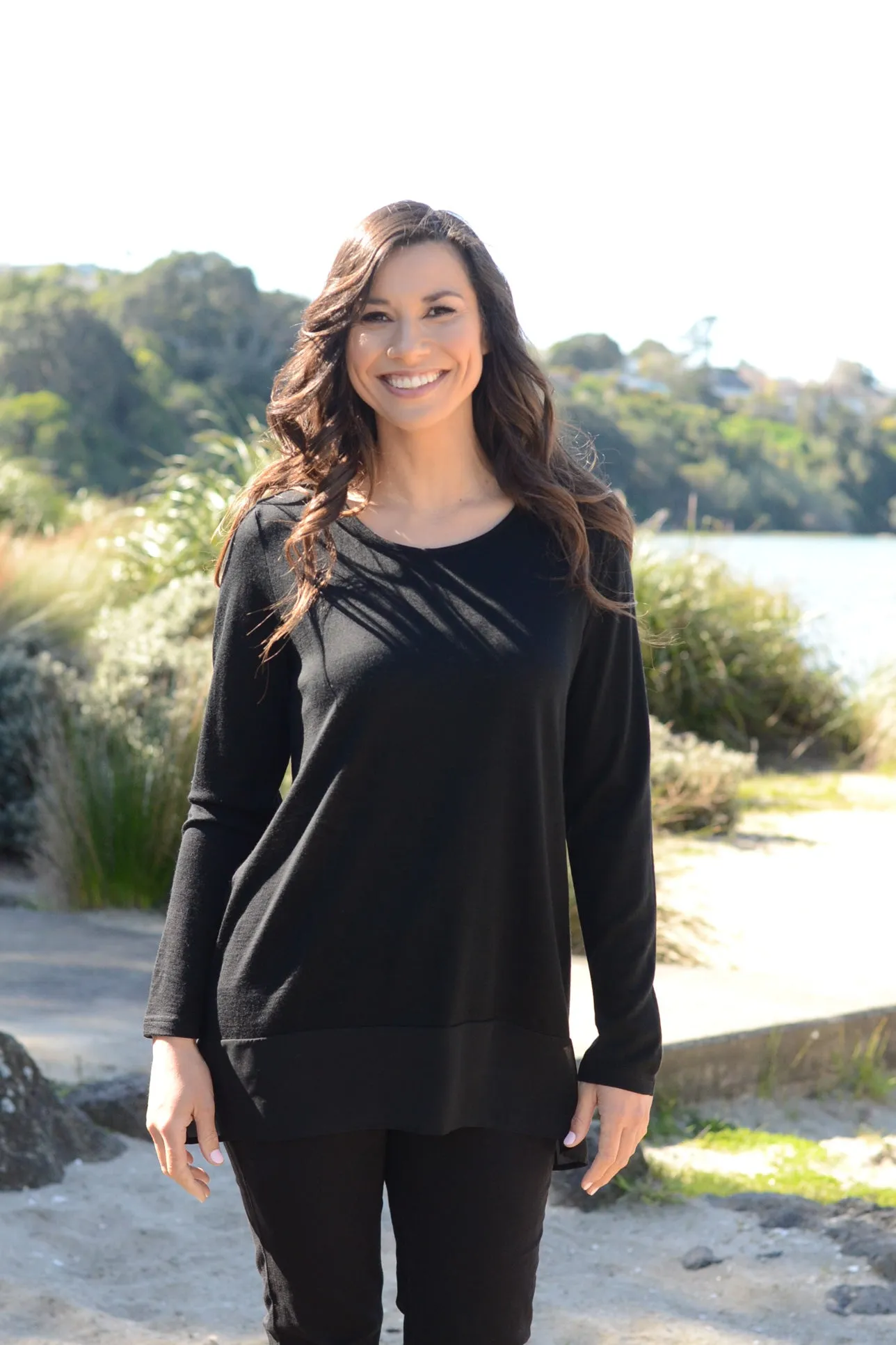 MERINO CHIFFON HEM TOP LONG SLEEVES SCOOP NECK BLACK