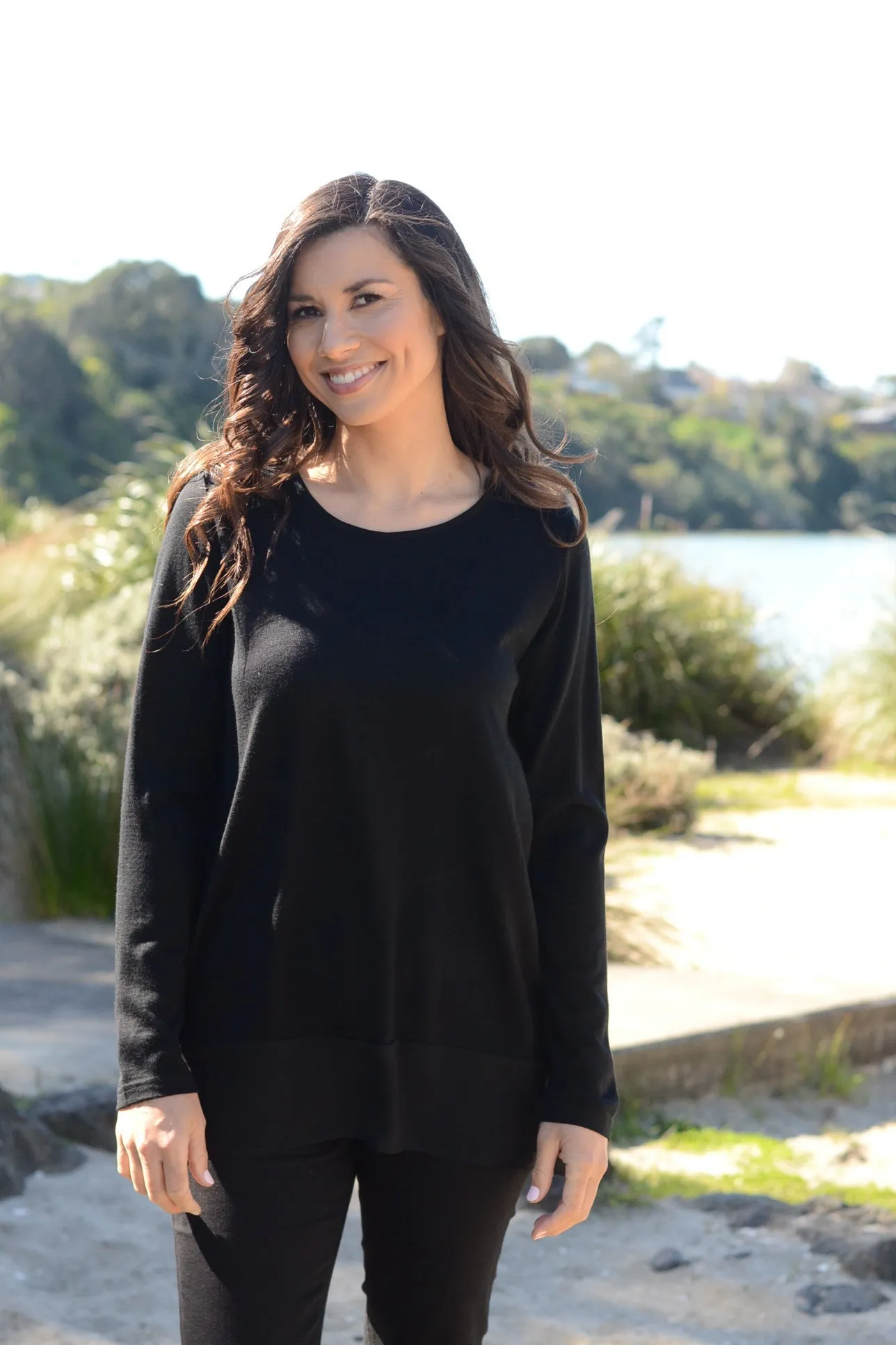 MERINO CHIFFON HEM TOP LONG SLEEVES SCOOP NECK BLACK