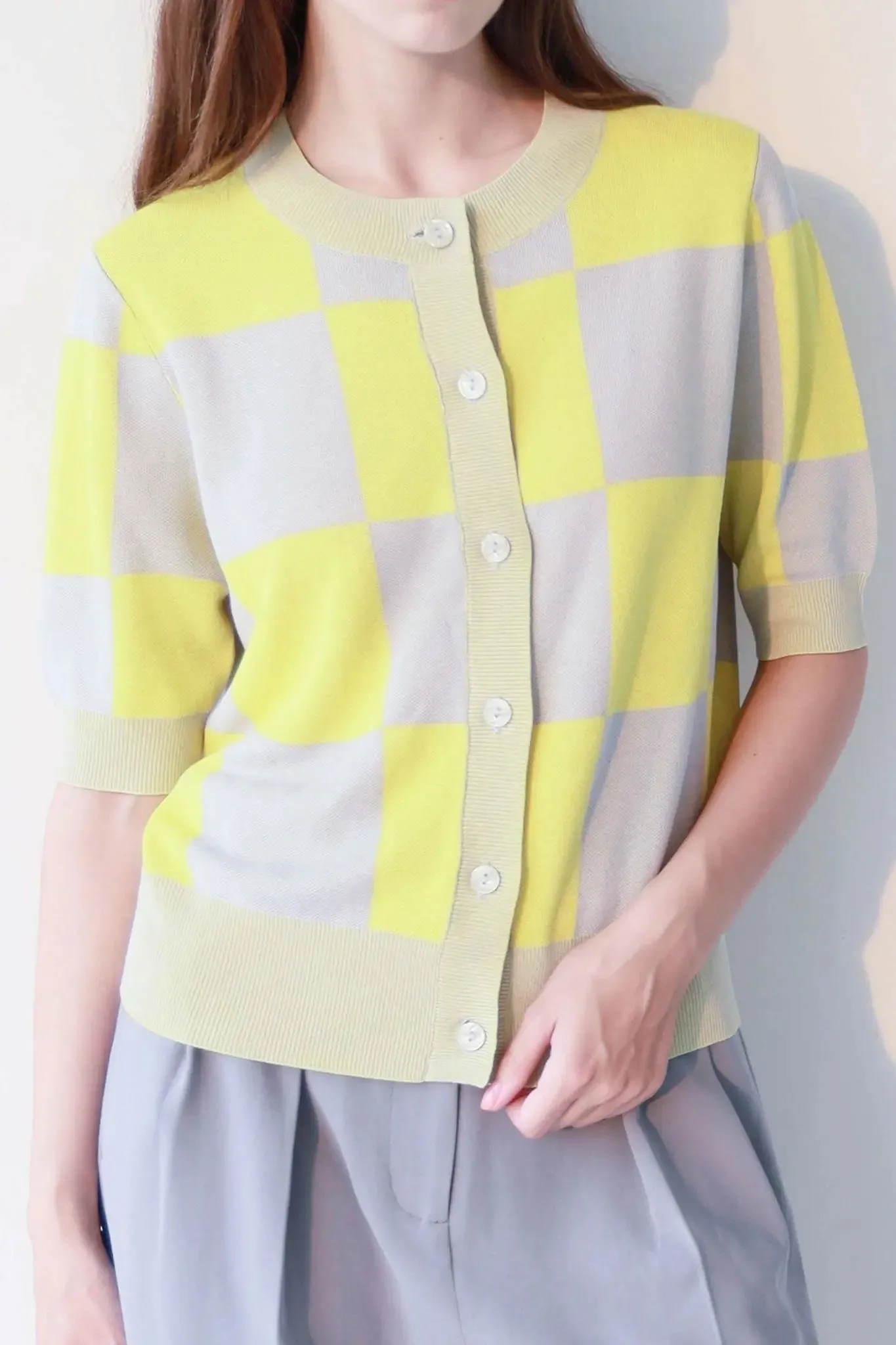 Short Sleeve Cardigan with Checkered Pattern