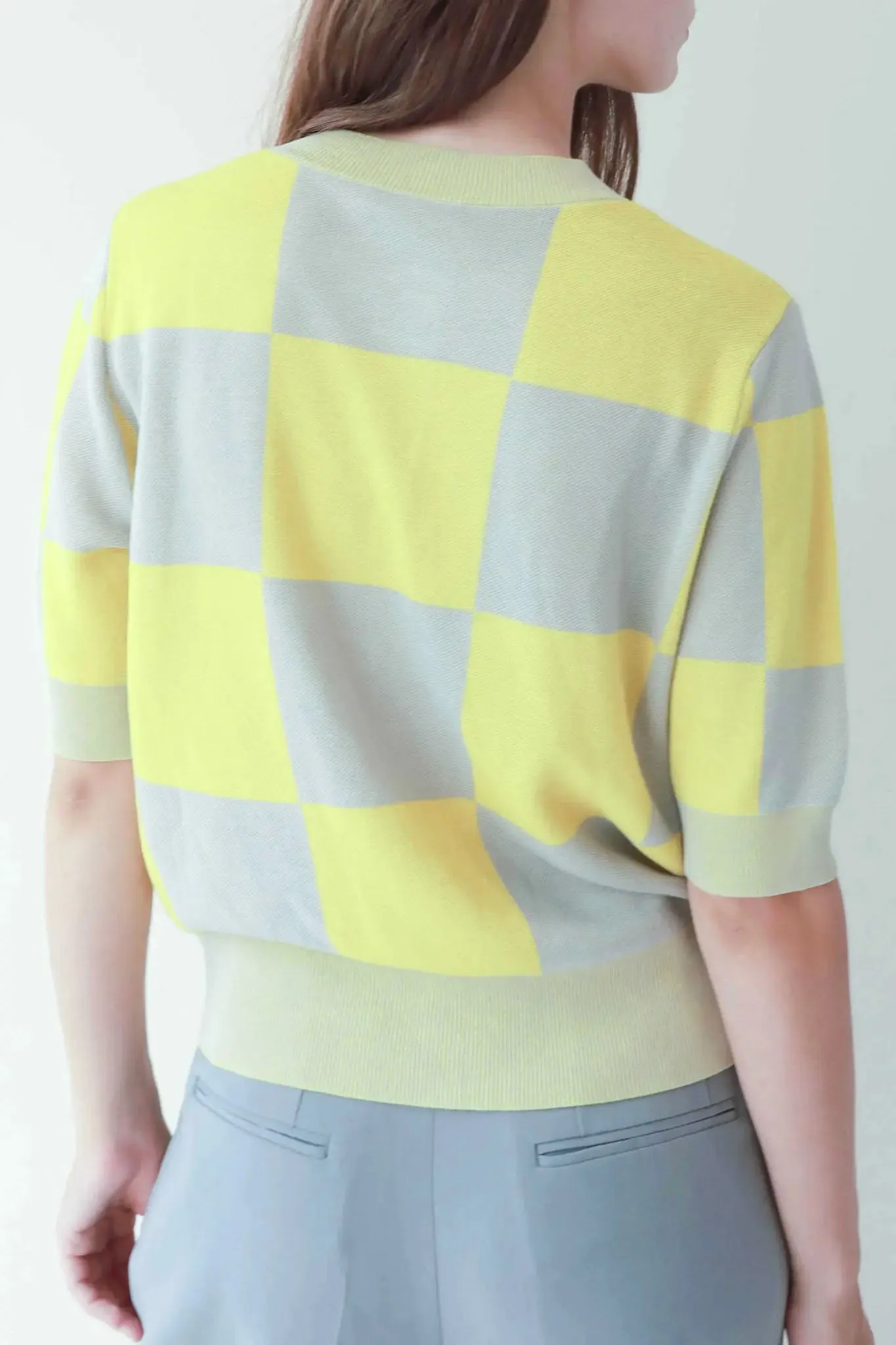 Short Sleeve Cardigan with Checkered Pattern